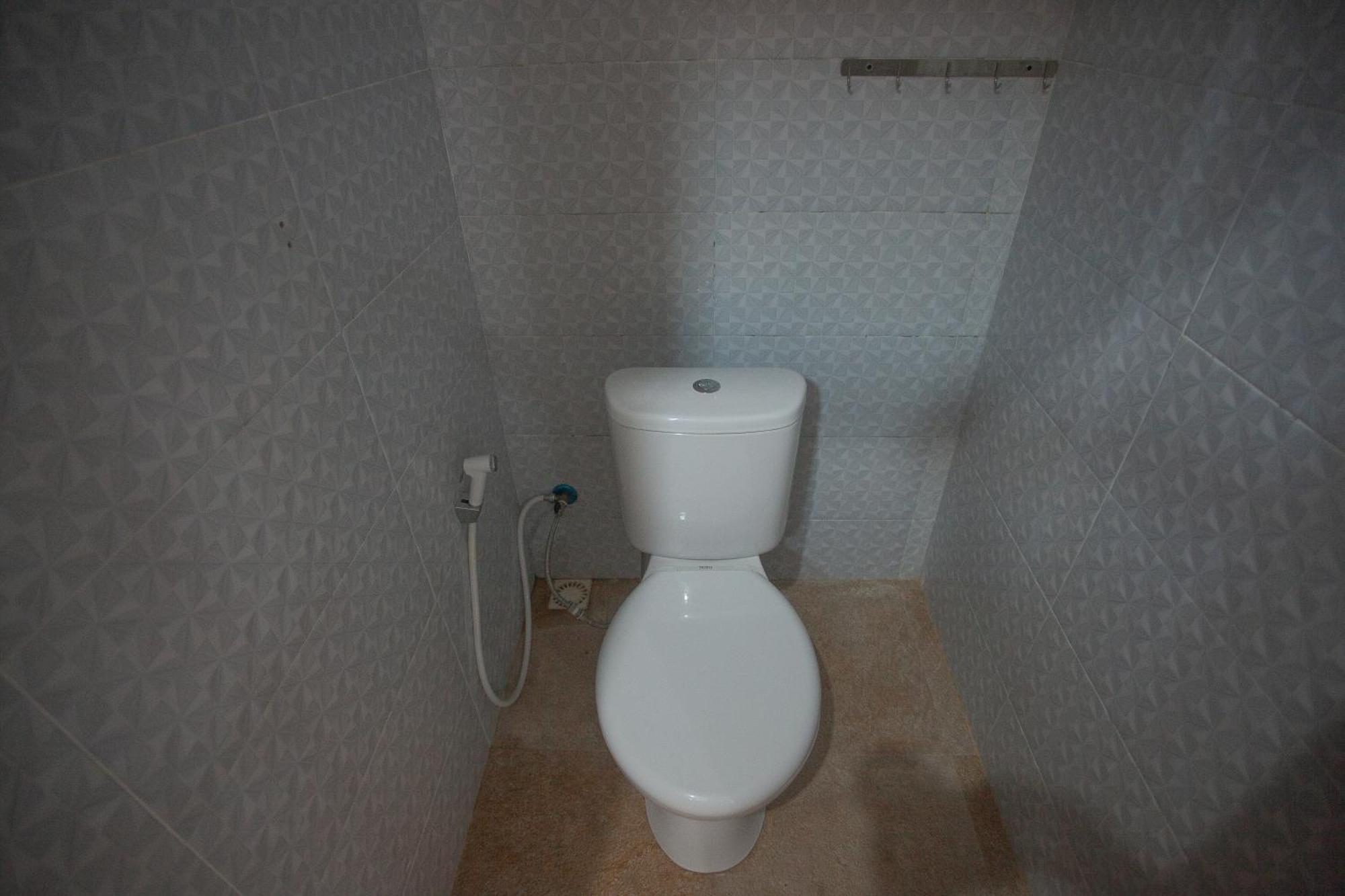 Lucky Hostel Batununggul Eksteriør bilde
